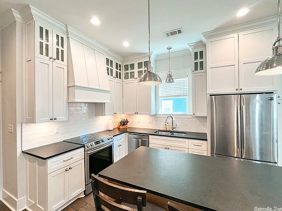 5th image of 502 E Pleasure Ave