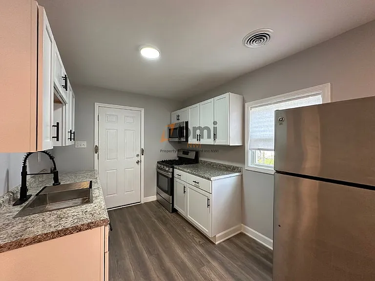 2015 Central Dr — Photo 12