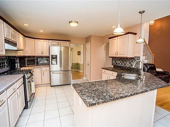 4th image of 78 Carrie Marie Ln