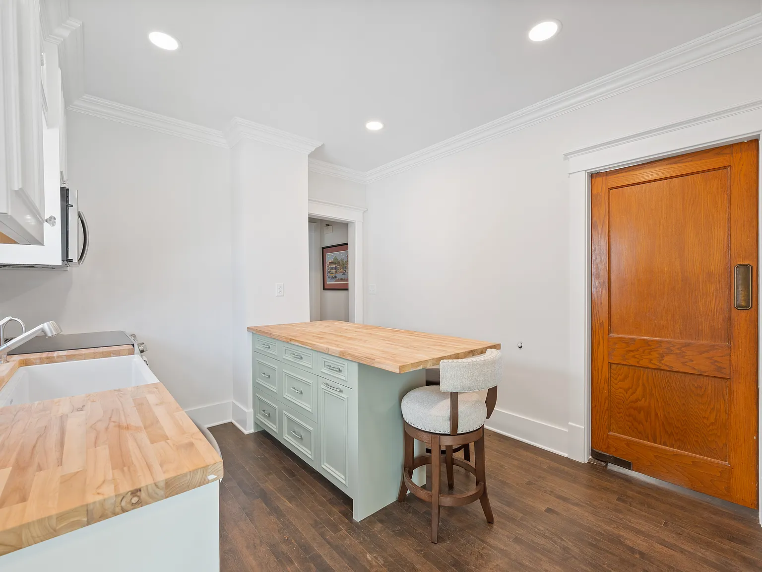 4 bed, 1886 sqft, $2,800 — Photo 1