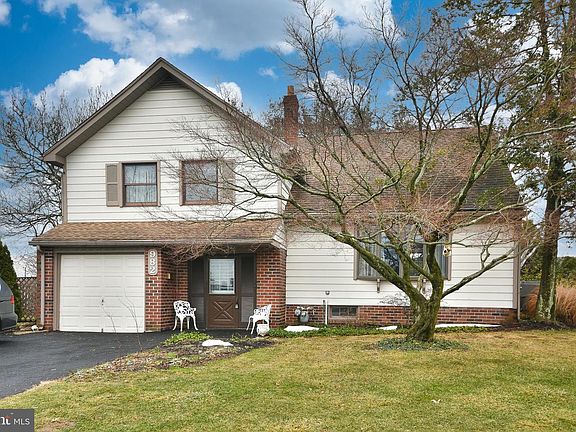 2nd image of 982 Mueller Rd