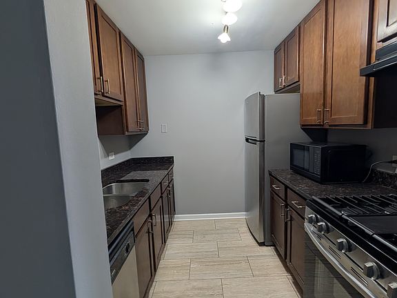 4th image of 208 Shorewood Dr #3