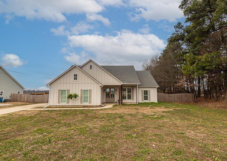 1st image of 1015 Wortham Dr