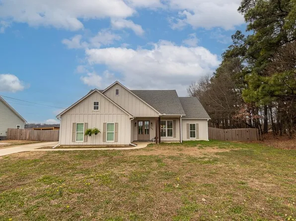 1015 Wortham Dr, Covington, TN 38019