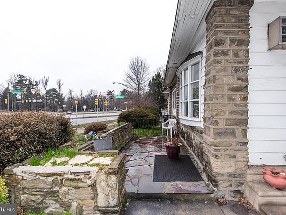 2nd image of 4816 Roosevelt Blvd
