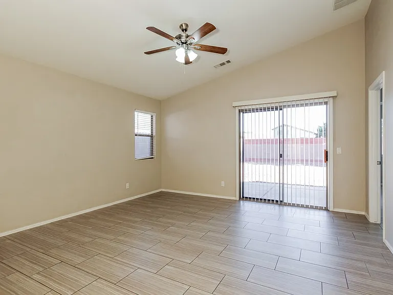 2525 S 109th Dr — Photo 4