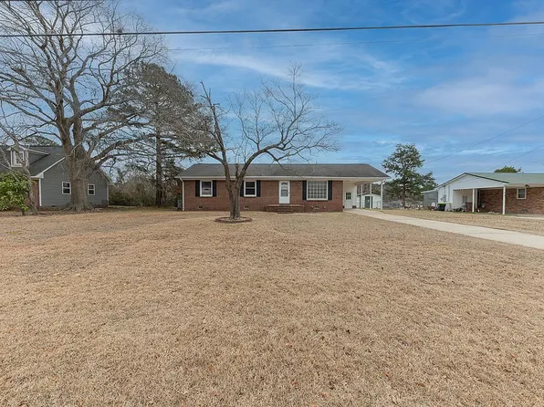 19 Colonial Dr, Jacksonville, NC 28546