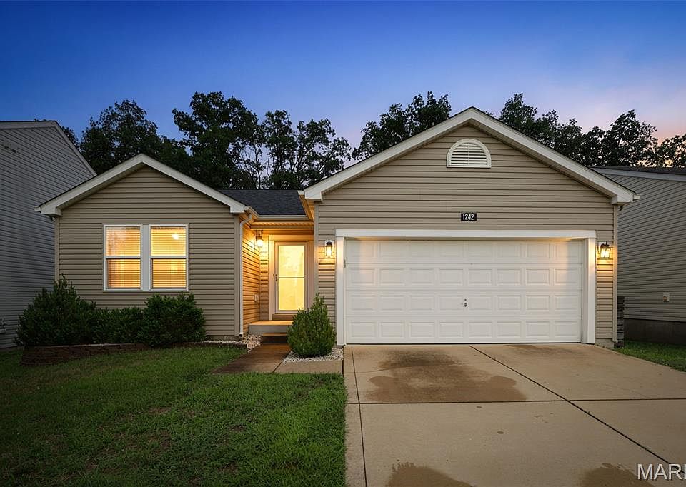 1st image of 1242 Oakholt Ct