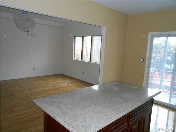 5th image of 504 Nassau Blvd