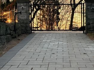 100 Appleby Pl, Burlington, ON L7L 2X1