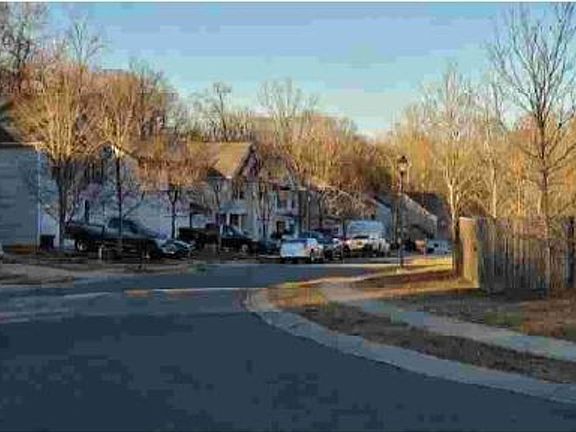 Exterior Neighborhood (street photo)