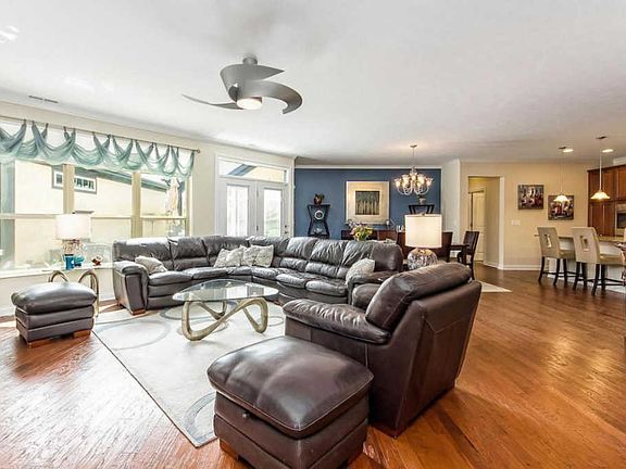 4th image of 983 Pinnacle Club Dr