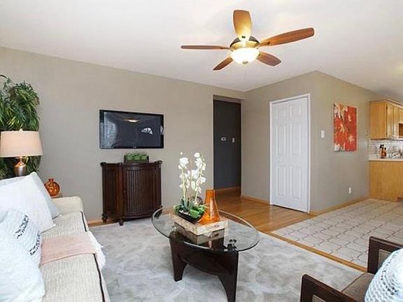 3rd image of 2701 Timberlake Dr