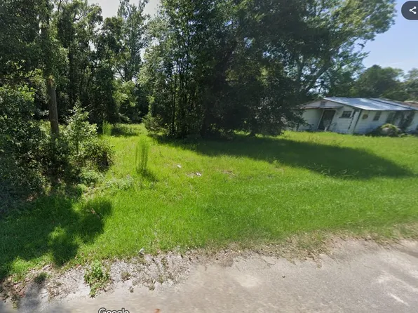 240 E Chipola Ave, Wewahitchka, FL 32465
