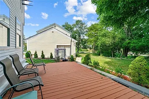 129 Simmonsville Ave — Photo 4