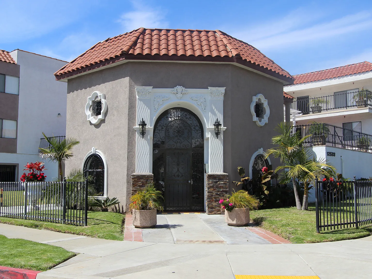 12533 Kornblum Ave — Photo 2
