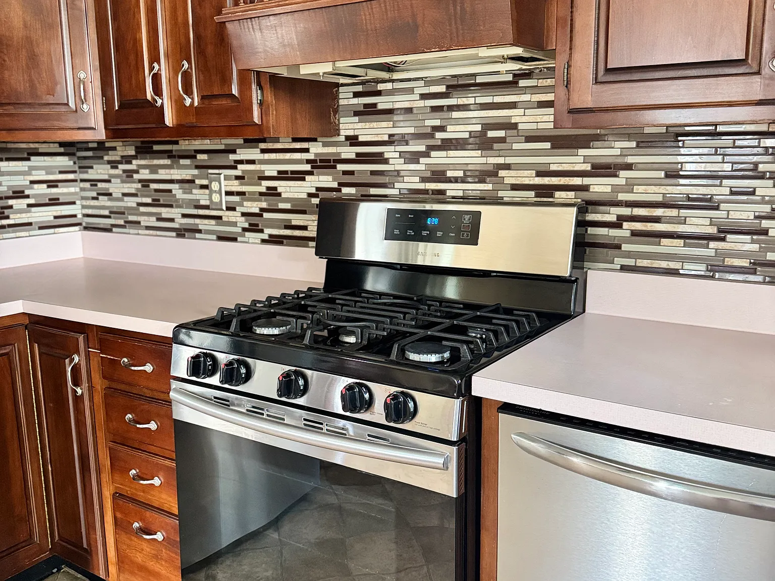 2 bed, 1.5 bath, 1000 sqft, $1,200 — Photo 2