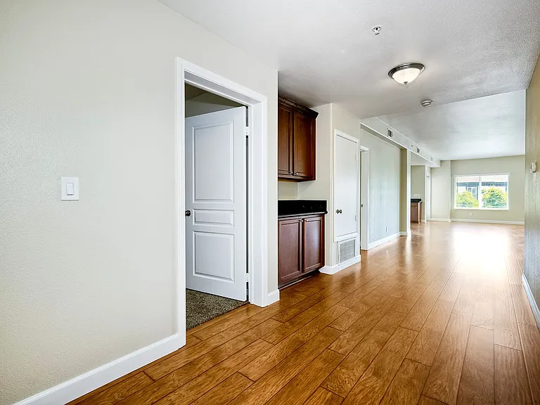 Harborview Apartments — Photo 47