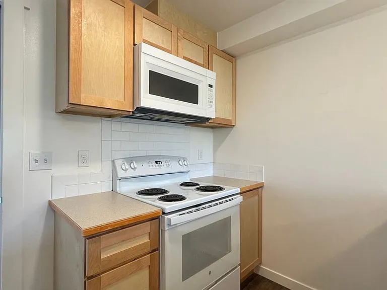 2249 N Airport Rd — Photo 30