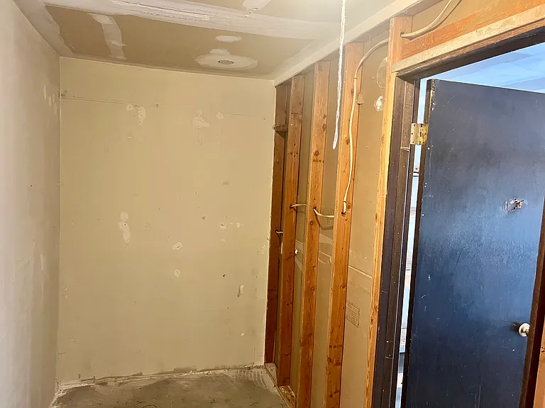 132 NW Larry St — Photo 11