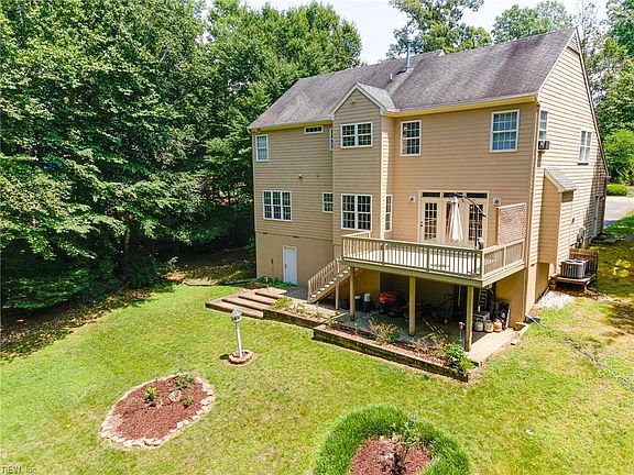 5th image of 3625 Bridgewater Dr