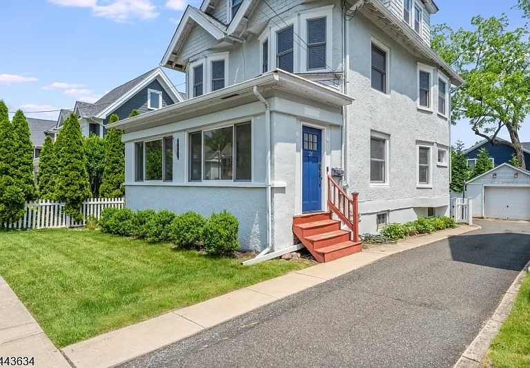 28 N Hillside Ave — Photo 2