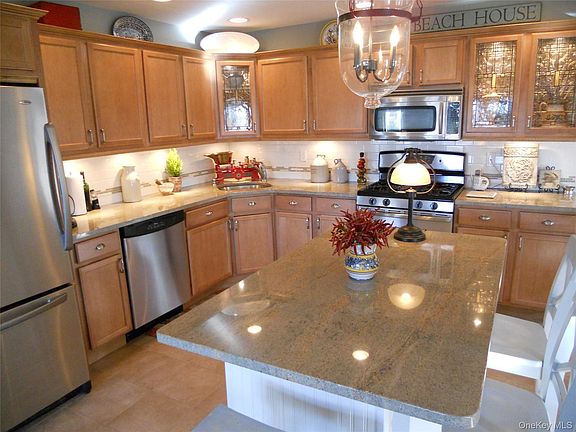 5th image of 601 Willow Pond Dr