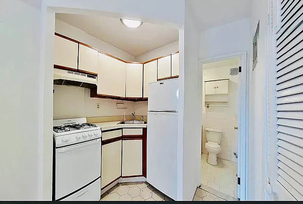 Rented by CitySites Real Estate Group | media 15