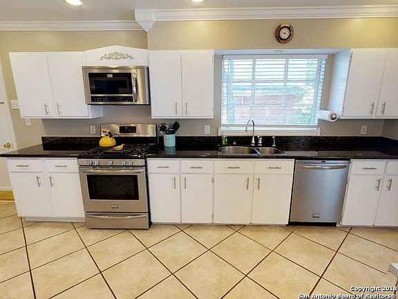3rd image of 2327 W Summit Ave