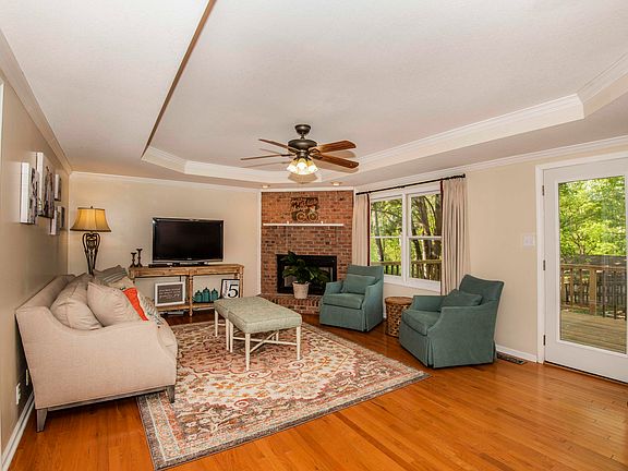 4th image of 1701 Scenic Valley Ln