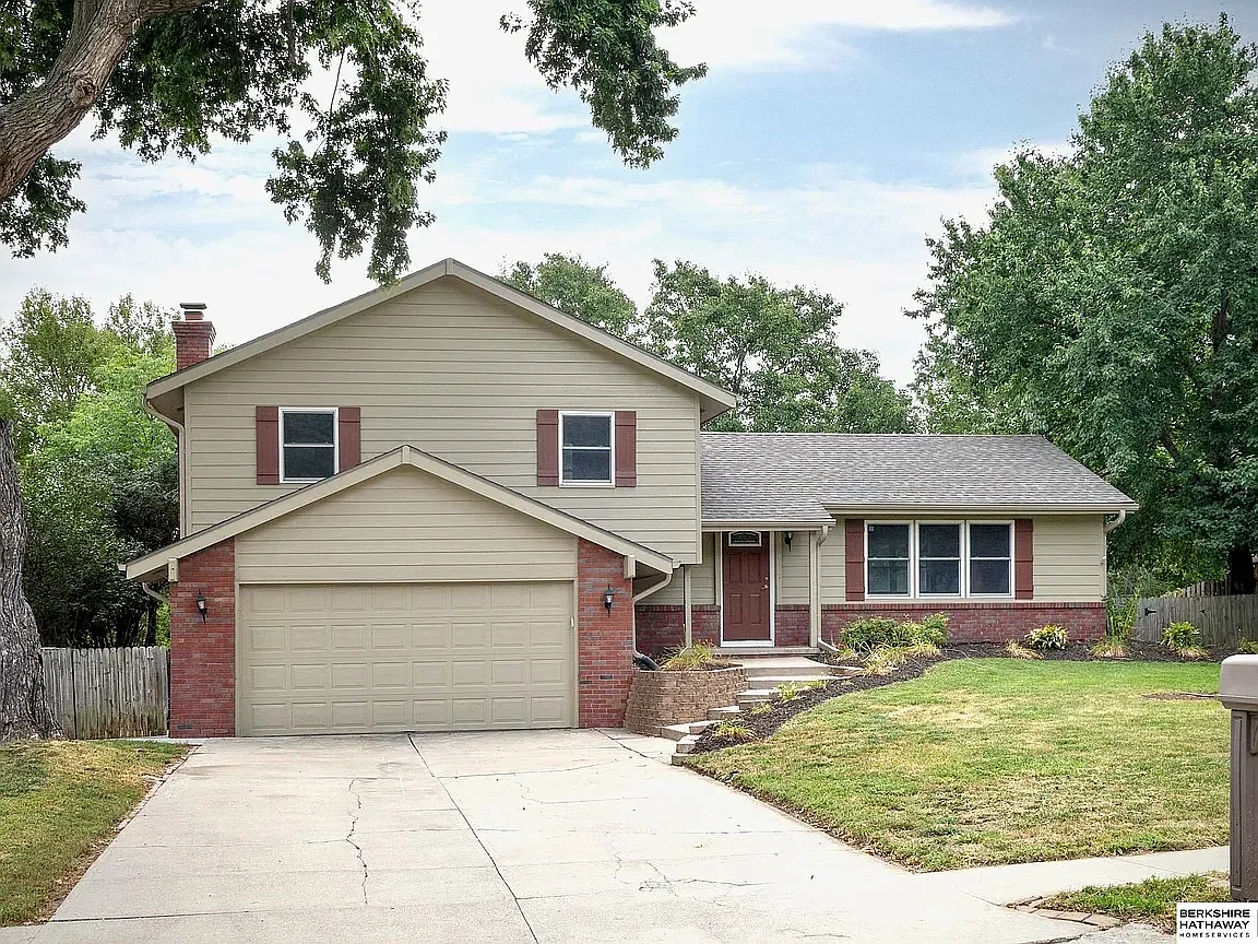 4 bed, 2.5 bath, 2280 sqft, $2,500 — Photo 1