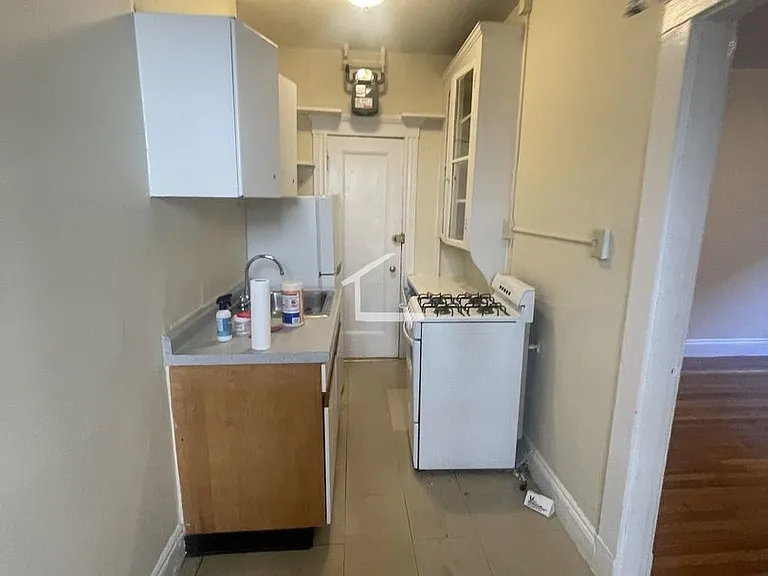 220 Kelton St #109 — Photo 3