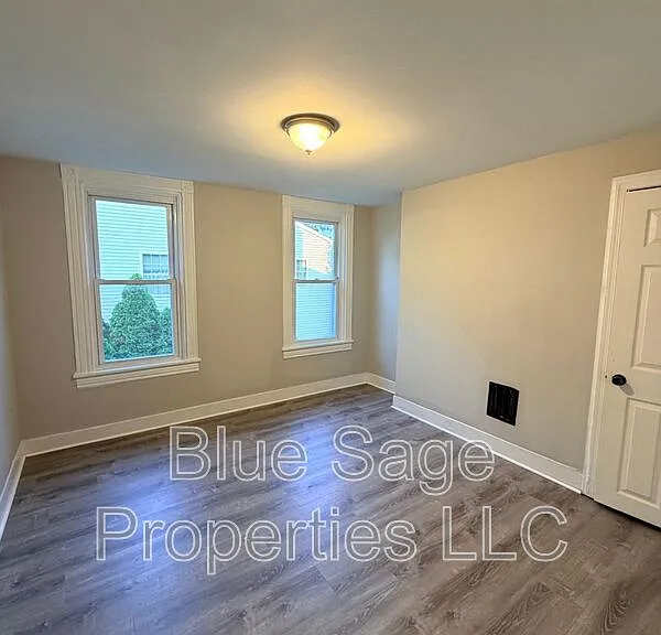 913 8th Ave — Photo 19