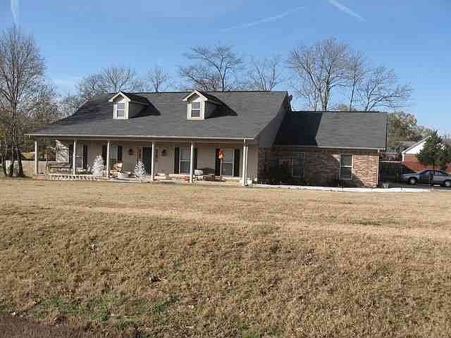 1st image of 40 Northlake Dr