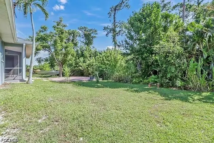 3 bed, 2.0 bath, 1830 sqft, $2,600 — Photo 2