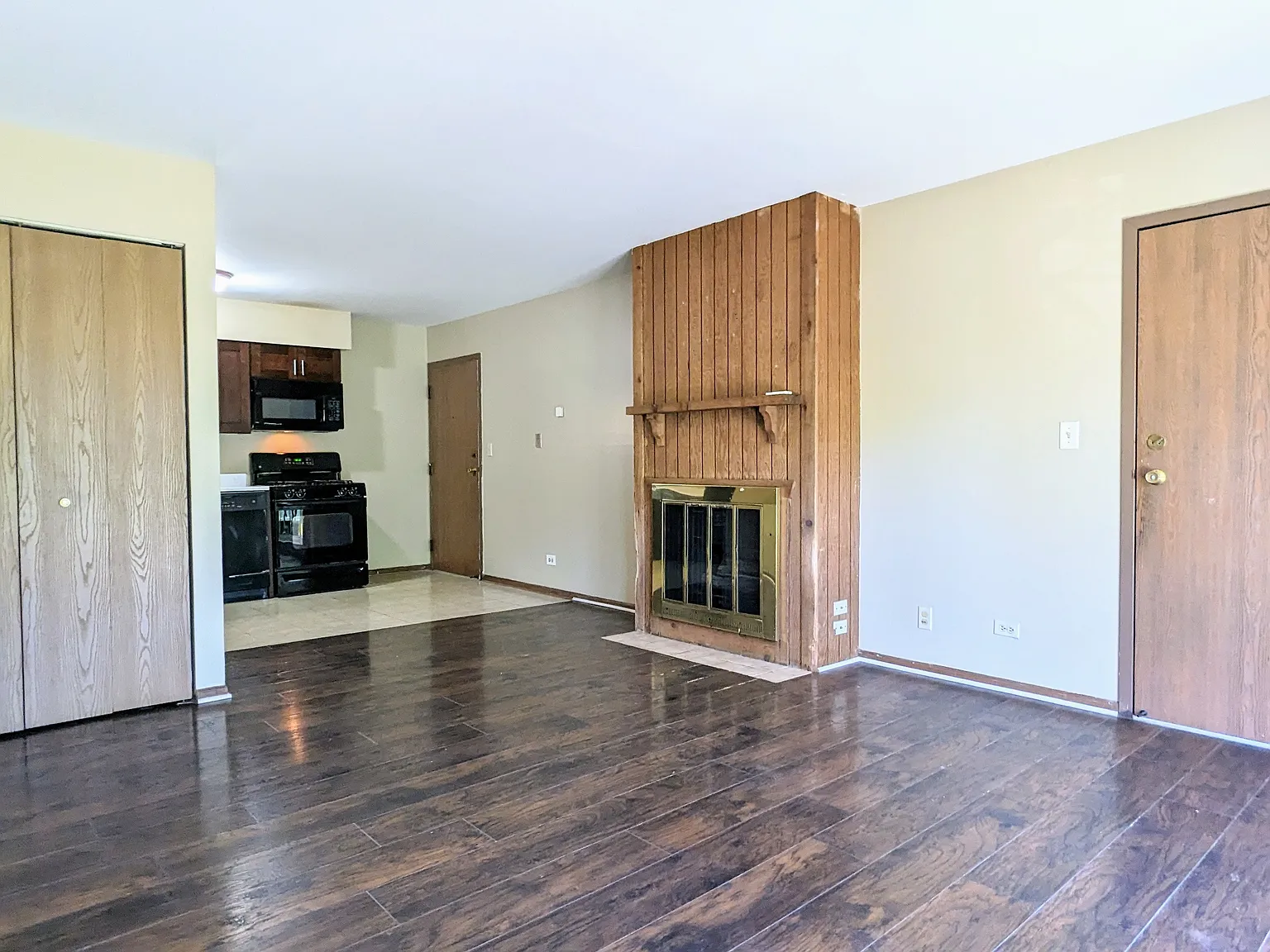 2 bed, 1000 sqft, $1,700 — Photo 2