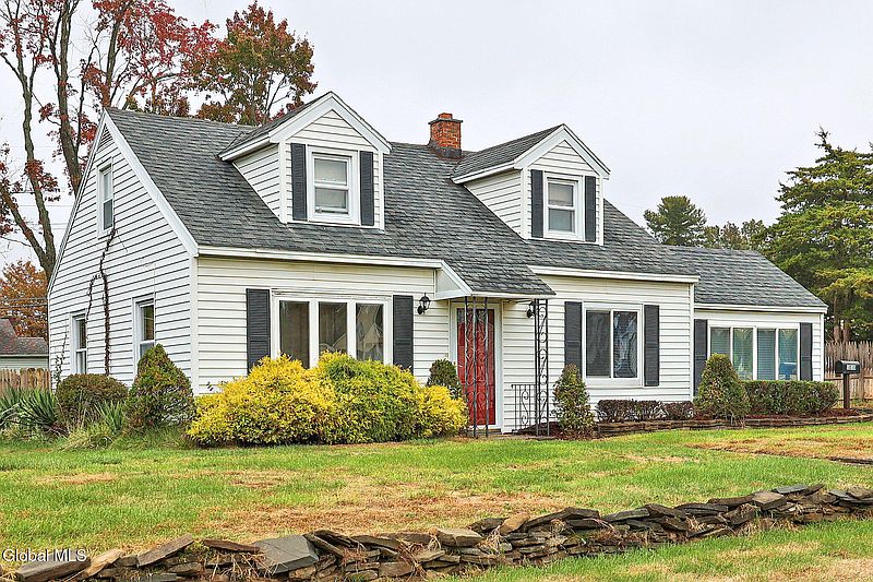 5th image of 1030 Helen Street