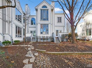 28 Columbus Square Dr, Saint Louis, MO 63101