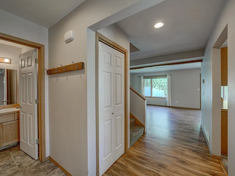 413 N 19th Ave — Photo 4
