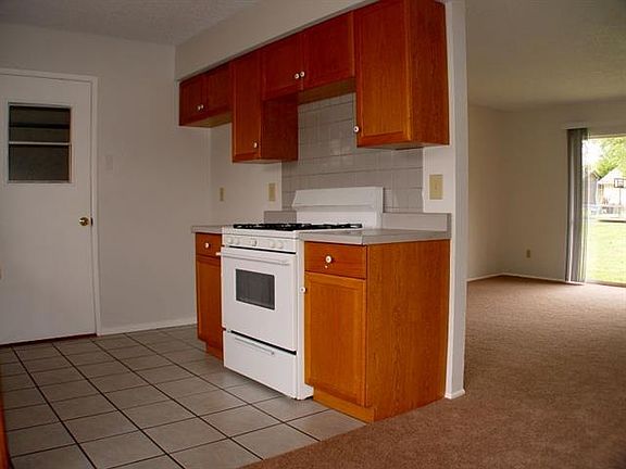 2nd image of 505 Shorehaven Dr