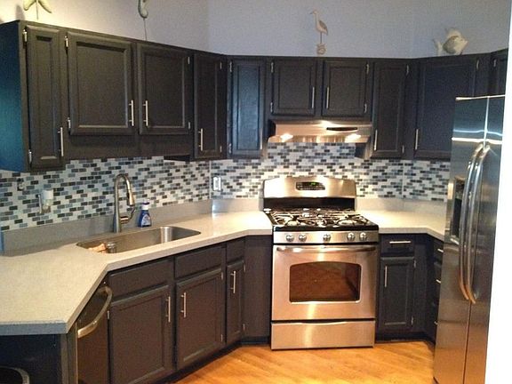 Gas range.