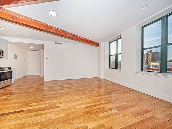 3rd image of 470 Pulaski St #4A