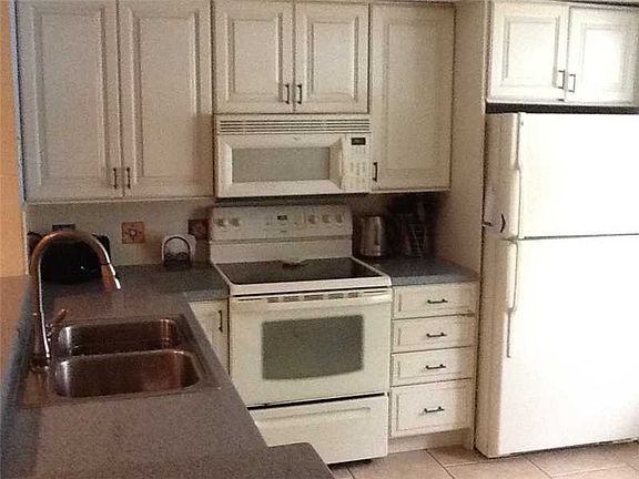 2nd image of 2647 NE 15th St