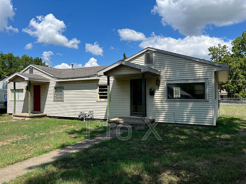 1st image of 622 W Forest St