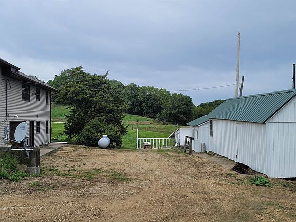 4th image of 15682 Pine Tree Rd