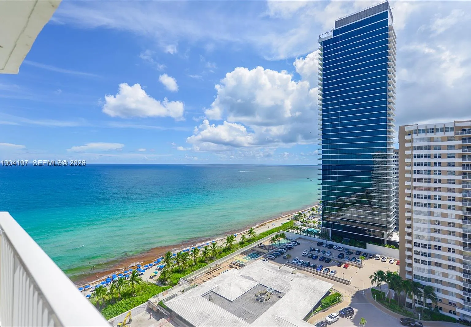 Hemispheres Condo — Photo 4