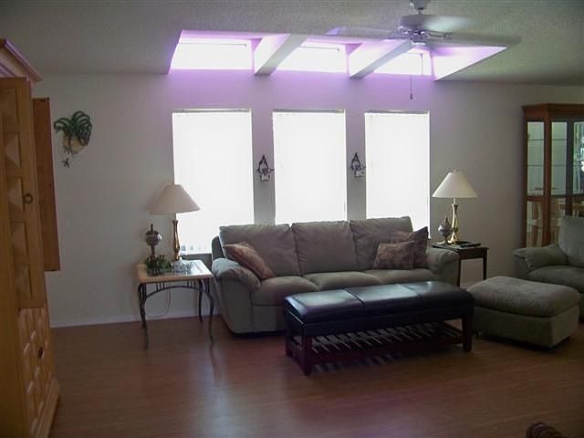 1st image of 526 Tahiti Dr