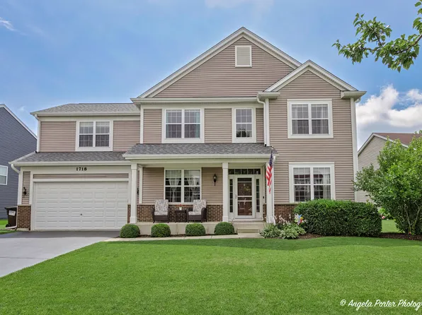 1718 Cashel Ln, McHenry, IL 60050