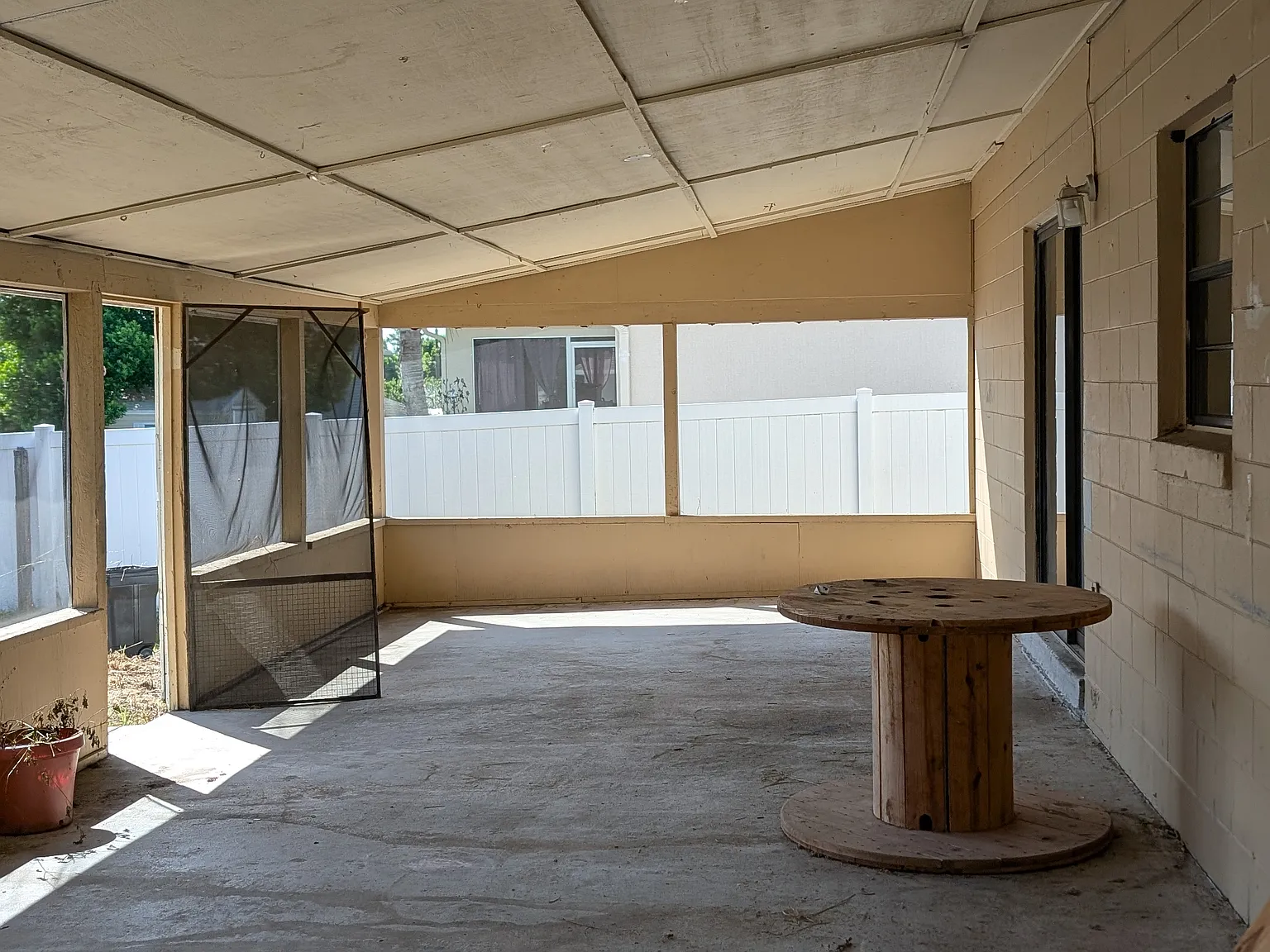 4 bed, 1936 sqft, $2,200 — Photo 3
