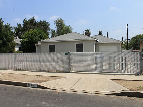 2nd image of 15546 Saticoy Pl